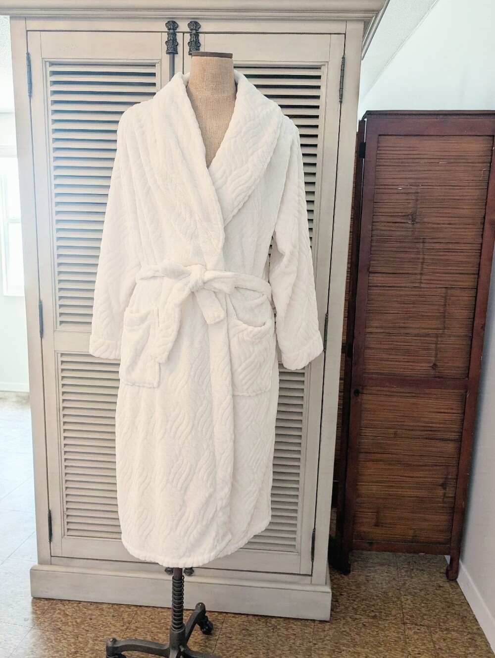 Plush Shawl Collar White Bath Robe with Belt by Aria